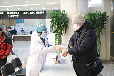 1-2-党旗高高飘扬.jpg